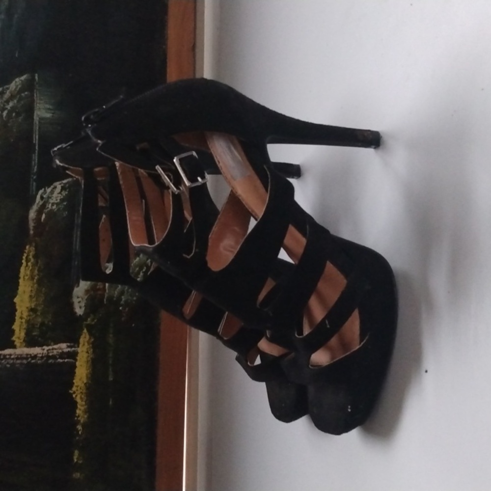 Women's used size 7 black heels